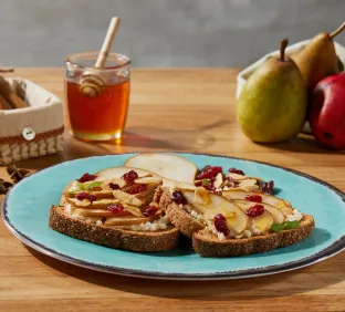 sándwich de pera y requesón