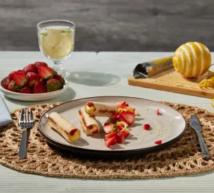 Rollitos de fresas con crema pastelera