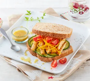 sándwich de pepino y pollo