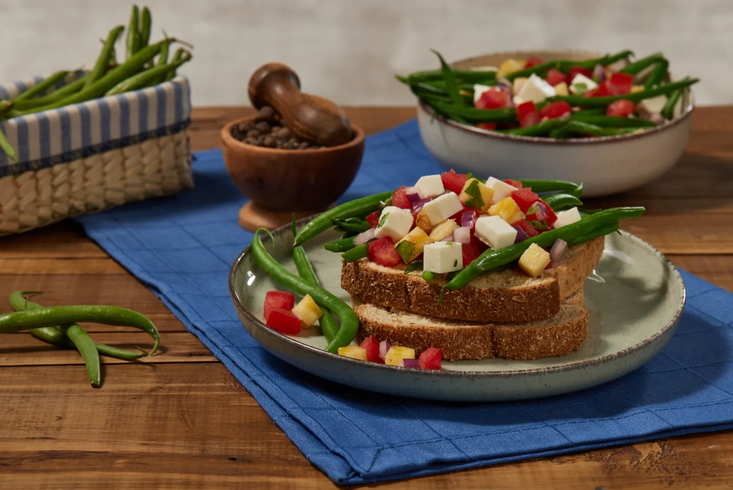 Sándwich abierto de ensalada de ejotes