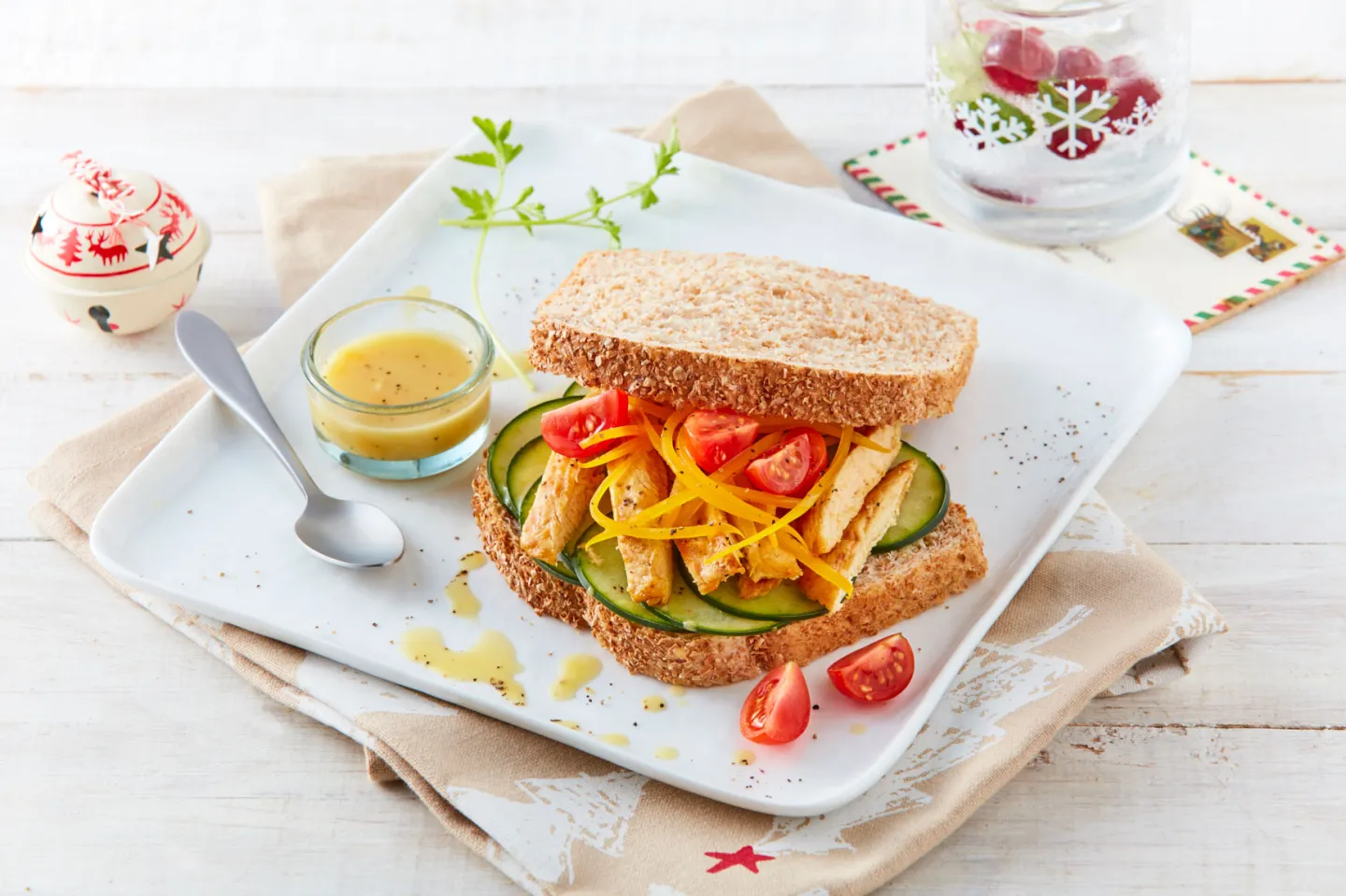 sándwich de pepino y pollo