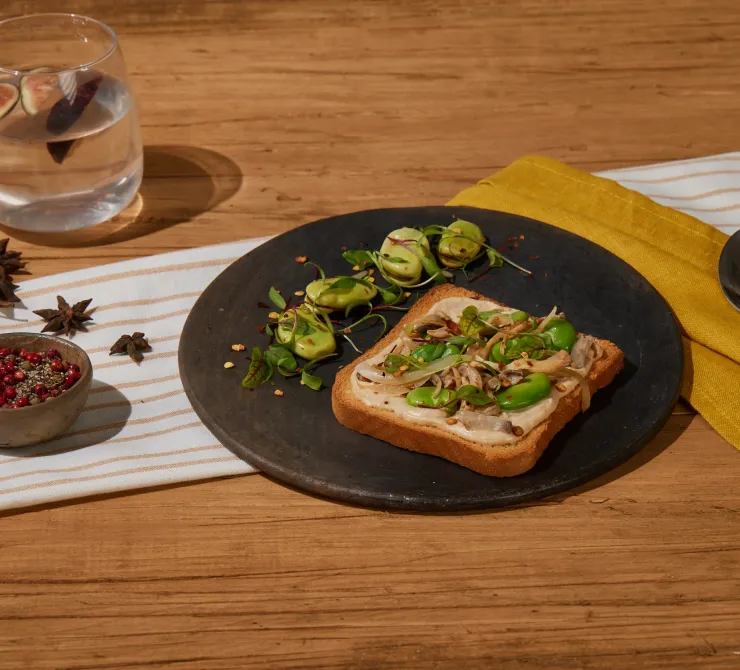 Tostada energética de habas