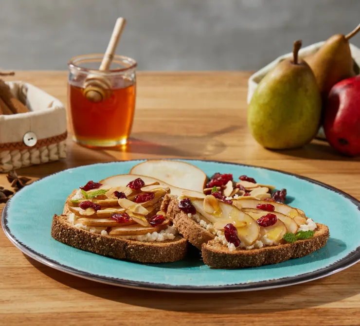 sándwich de pera y requesón
