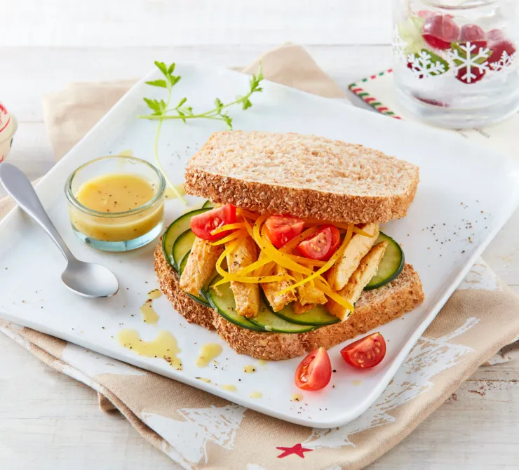 sándwich de pepino y pollo